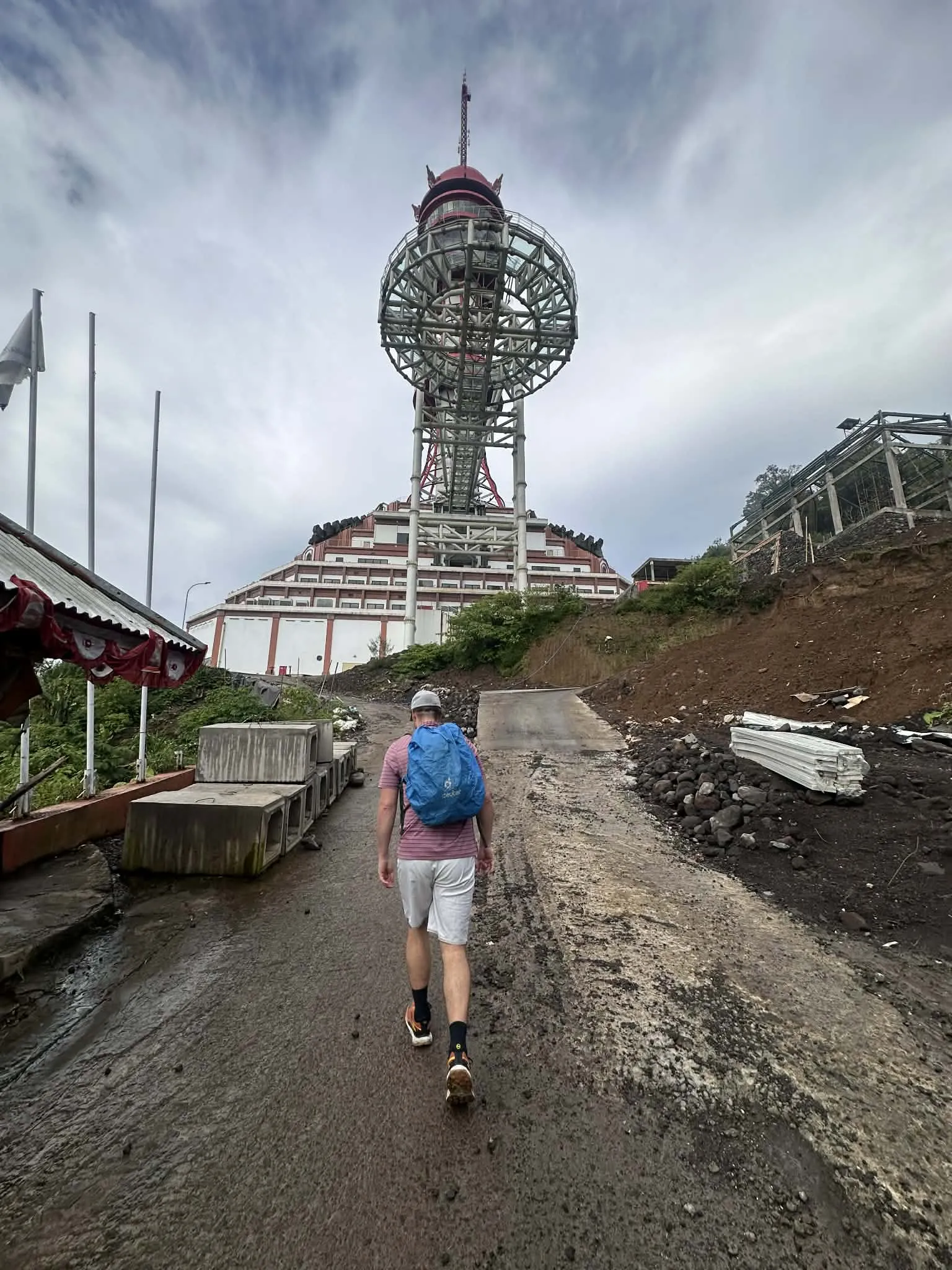 Turyapada Tower na Bali výhledová věž v horách - výstup