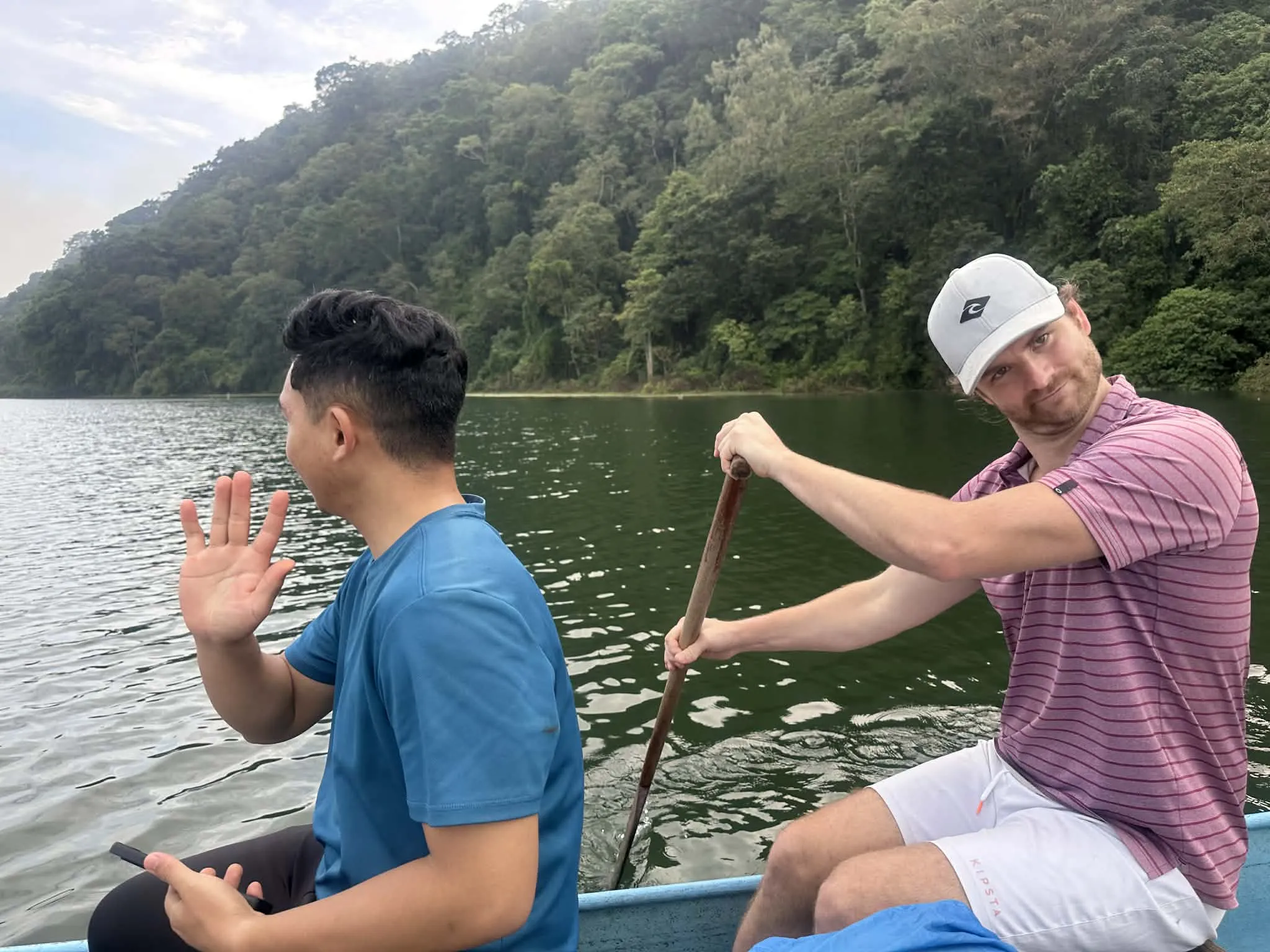 Plavba po jezeře Tamblingan na Bali tradiční lodí